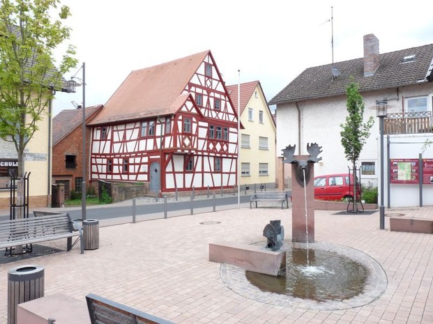 Marktplatz und historisches Rathaus